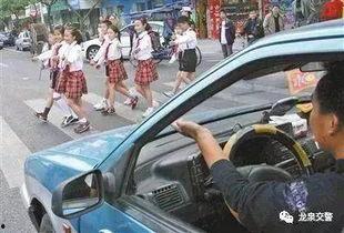 龙泉车祸最新爆料视频,事故现场惊心动魄瞬间  第1张